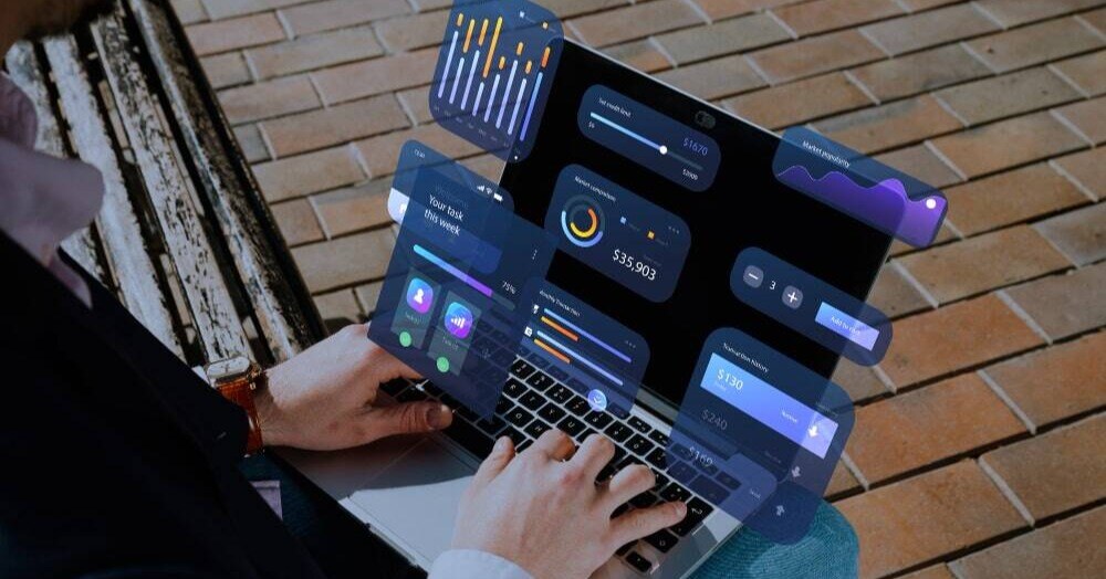 employee using microsoft sharepoint online